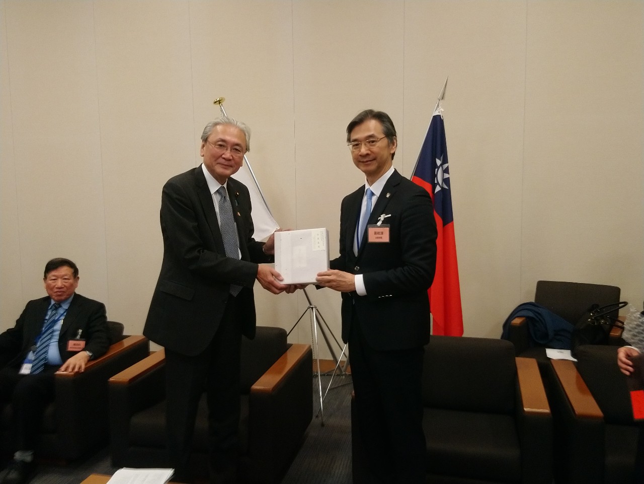 2025年黃教漳理事長率團赴日出席第52次東亞經濟會議期間拜會日華議員懇談會古屋圭司會長